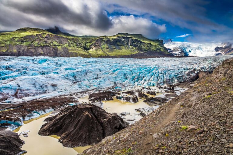 Stunning Vatnajokull glacier and mountains in Iceland
