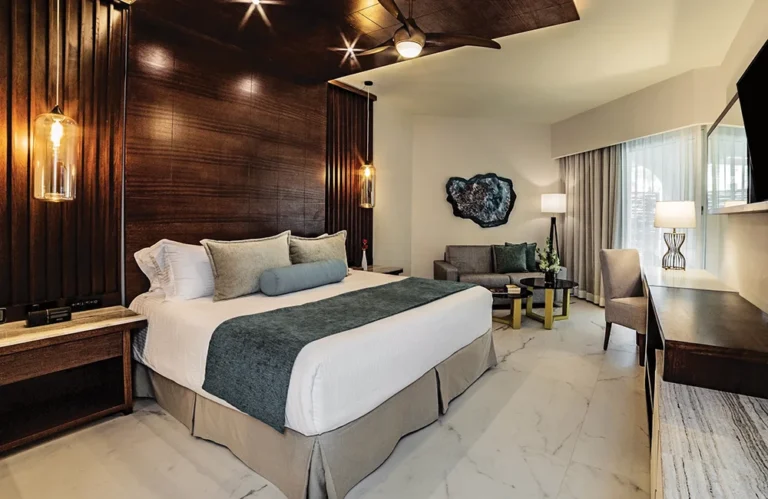 Secrets-Beach-PuntaCana_JuniorSuite-PoolView