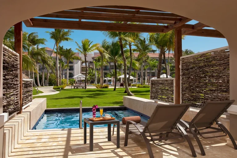 Secrets-Beach-PuntaCana_JuniorSuite-PrivatePool