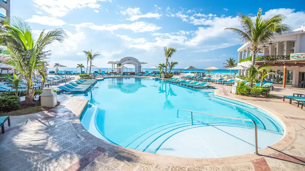 Sunscape-Cancun-Main-Pool.jpg