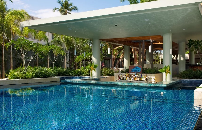 dreams-royal-beach-punta-cana-pool-bar
