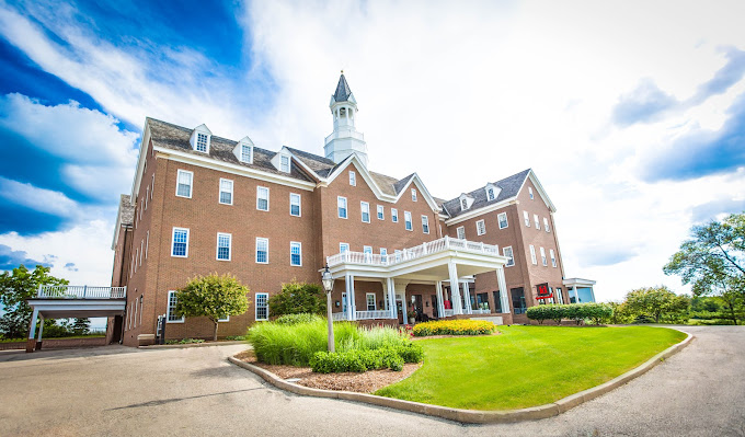 Delafield Hotel