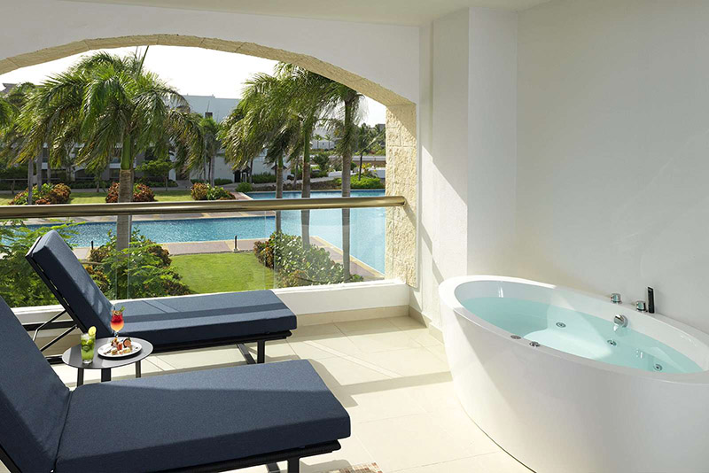 hard-rock-hotel_punta-cana_junior-suite-balcony