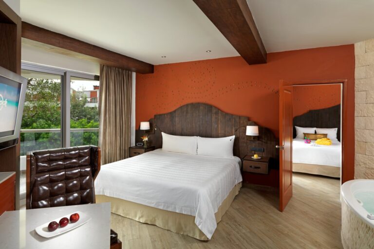 HRH_Riviera_Maya_Hacienda_Deluxe_Family_Suite_Master_Room