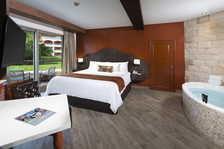 deluxe-gold-hard-rock-riviera-maya