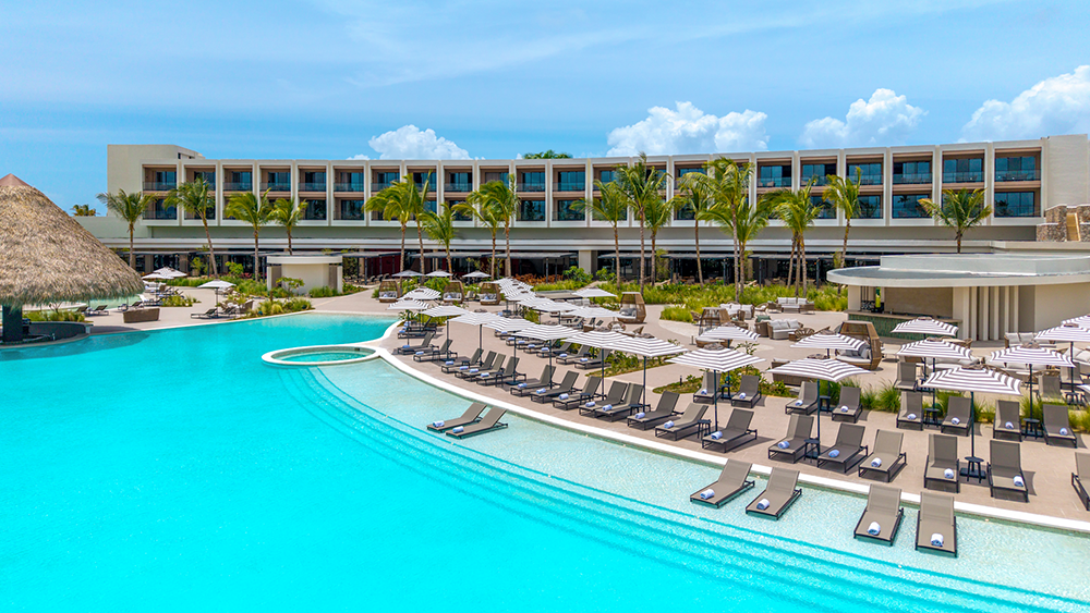 zemi-miches-punta-cana-hilton_Aereal_Main_Pool