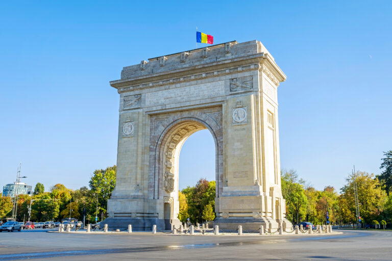 Monumental Triumphal Arch in Bucharest 3