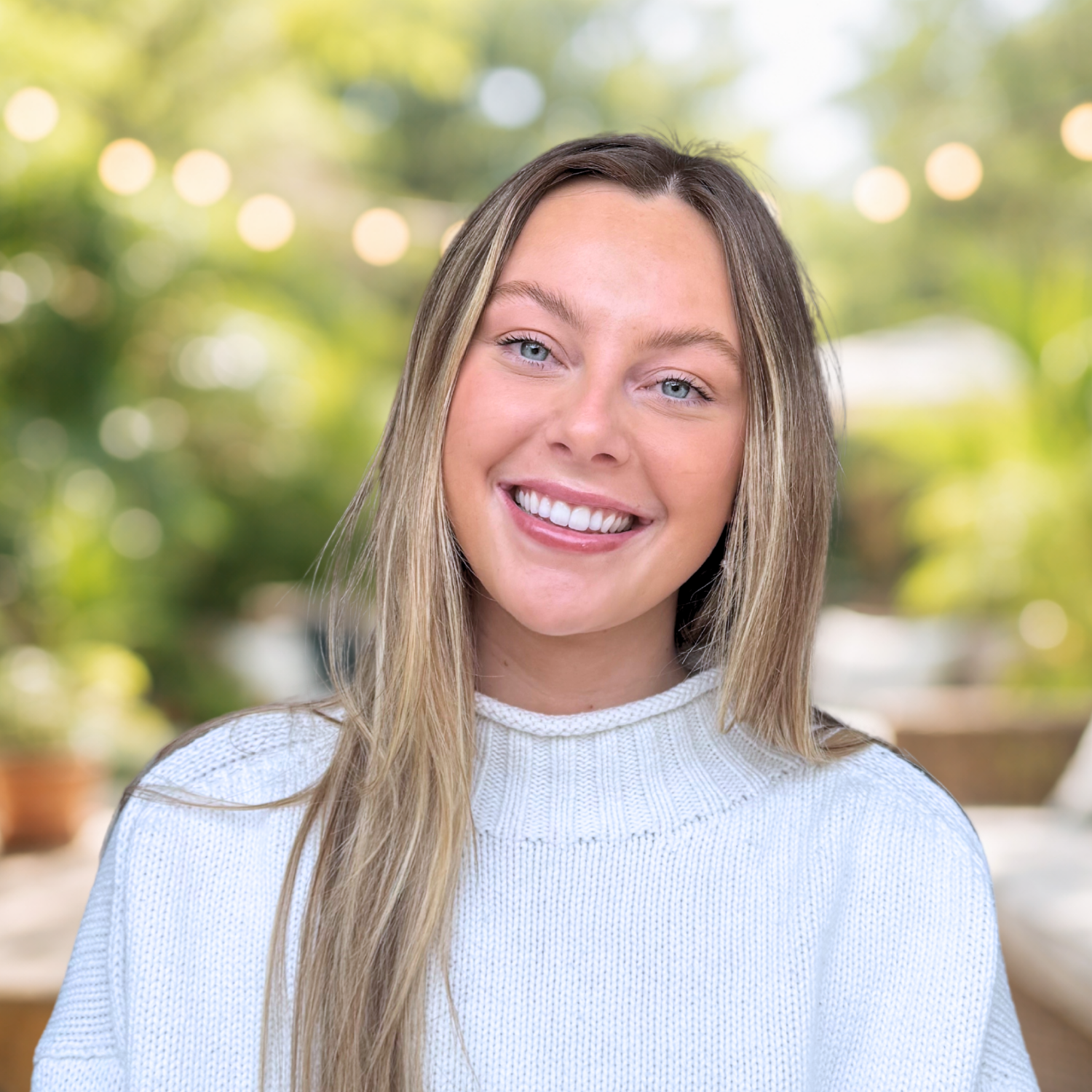 Samantha Mundale headshot
