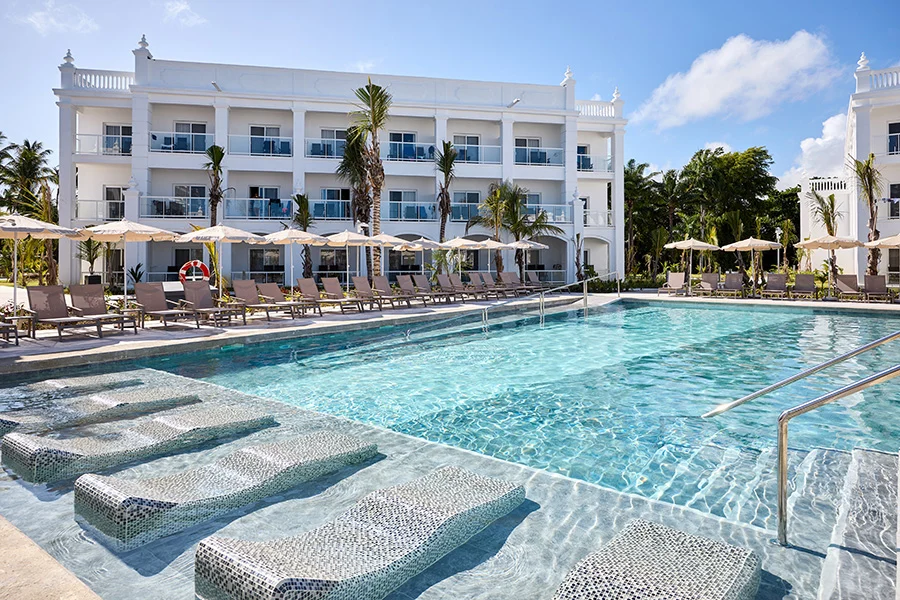 riu-palace-bavaro-pool-1.jpg