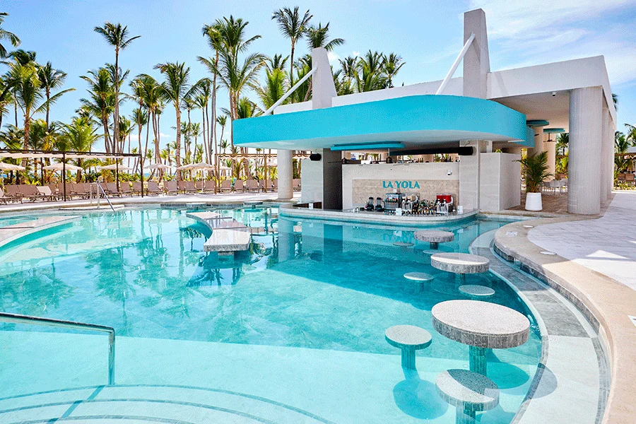 riu-palace-bavaro-swimup-bar.jpg