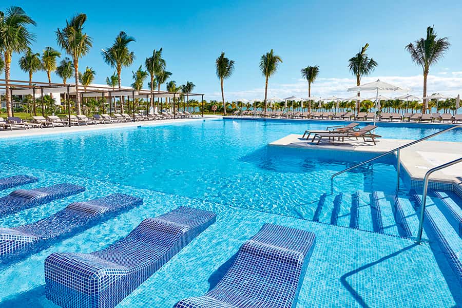 pool-hotel-riu-palace-costa-mujeres