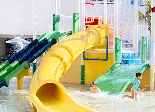 CUNMC_Lifestyle_Splash_Pool_03